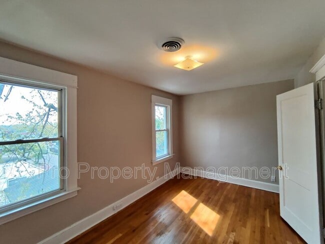 Building Photo - 35 Fairfield St