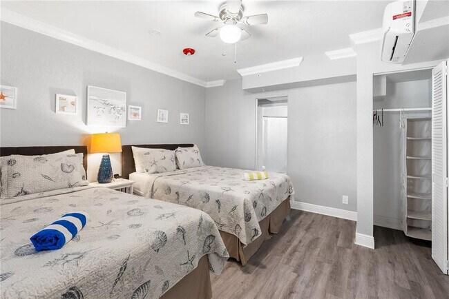 Building Photo - 2625 NE 13th Ct