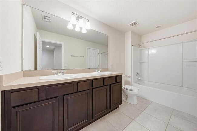 Building Photo - 1096 Pavia Dr