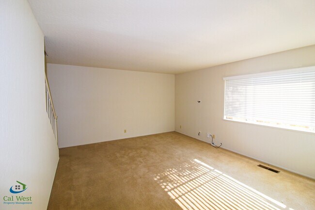 Building Photo - $2995 - Beautiful 2 Bed 1.5 Bath Duplex Available Now! Near Hwy 85/87