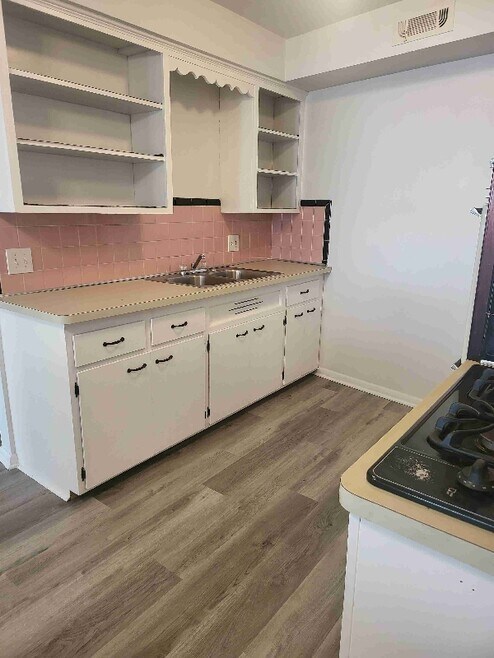 Building Photo - 6511 Pearl Rd