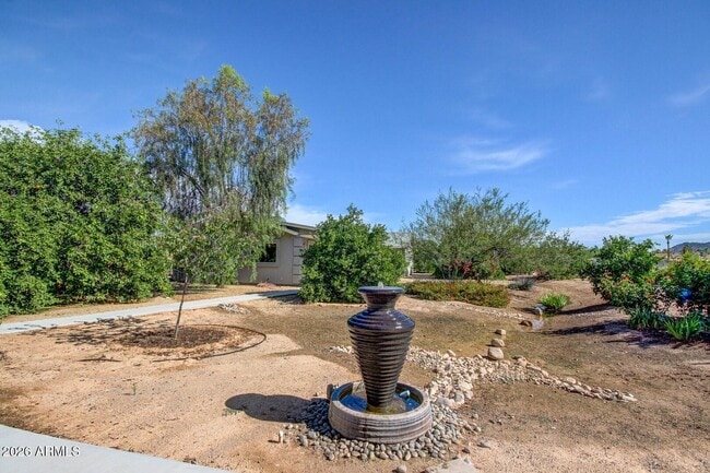 Building Photo - 6012 W Grovers Ave