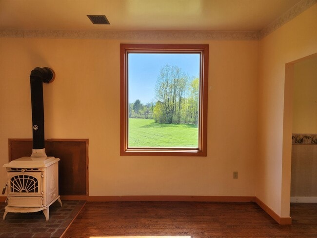 Building Photo - 109 N Hollow Rd
