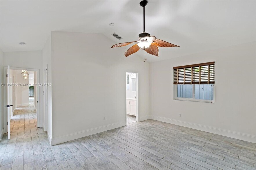 Building Photo - 2558 Trapp Ave