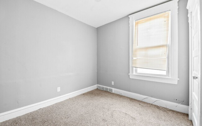 Building Photo - 1261 E 99th St