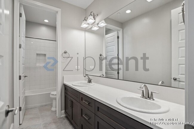 Building Photo - 205 Vereda del Turia