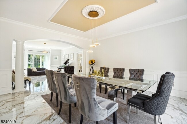 Building Photo - 22 Forest Hill Dr