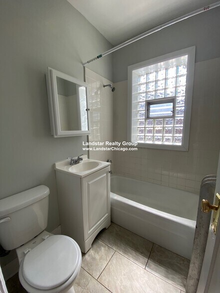 Building Photo - 734 Reba Pl