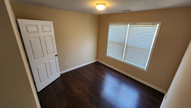 Building Photo - Walking distance to Downtown Sugar Hill!