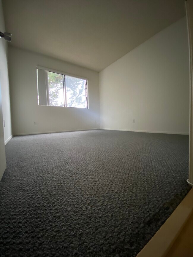 Building Photo - 4225 Del Mar Ave