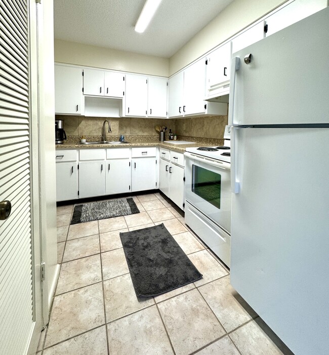 Kitchen - 506 Quincy Ave