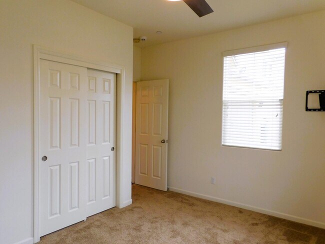 Building Photo - 3098 Wrenwood Ave