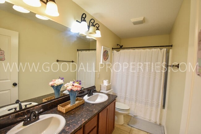 Building Photo - 5 Bedroom Home with Fenced Yard, and 3 Car Garage in Waukee