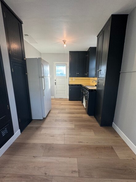 Dining looking to kitchen - 3609 29th St