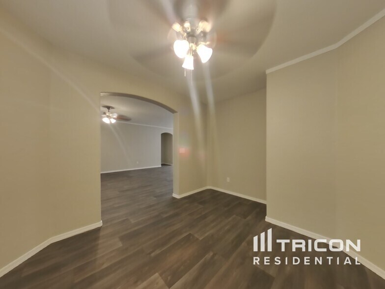 Building Photo - 44305 W McClelland Dr
