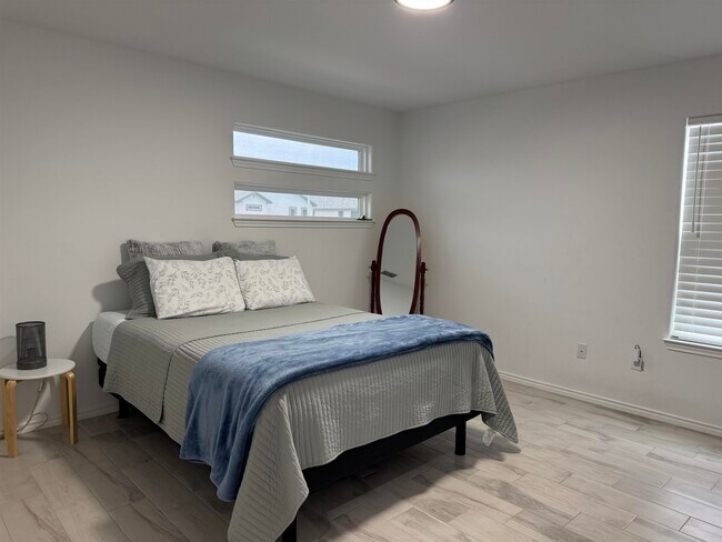 Building Photo - 4214 Gavilan Dr