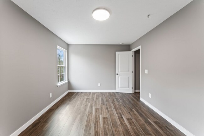 Building Photo - 131 Dixon Dr