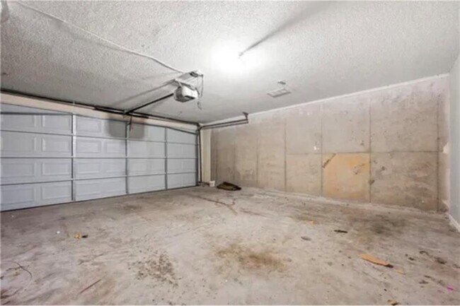Building Photo - 615 Market Pl Ln