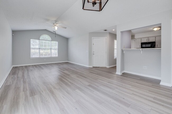 Building Photo - Spacious 3 Bedroom Home with Garage & Large Fenced Yard in Rincon