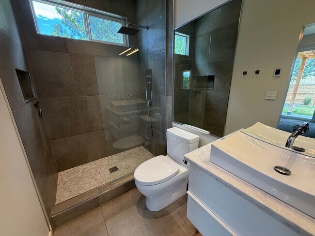 Building Photo - Beautiful Home in Stead!