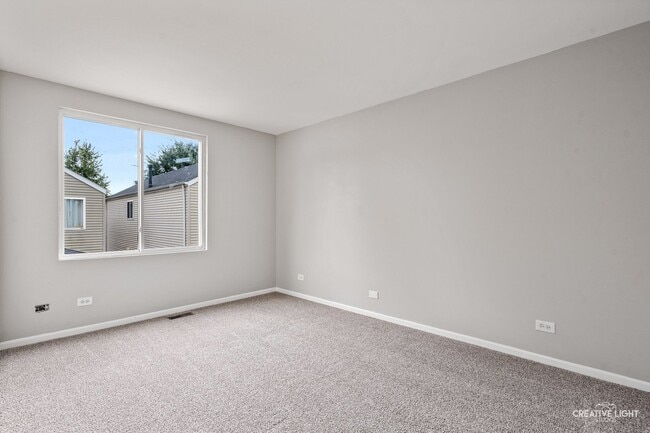 Building Photo - 911 Symphony Dr