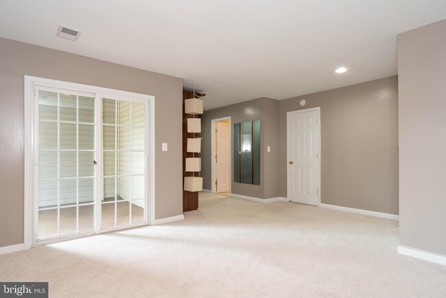 Building Photo - 3351 Beechcliff Dr