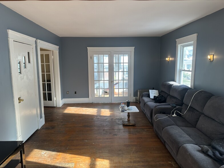 Building Photo - 125 Garland St