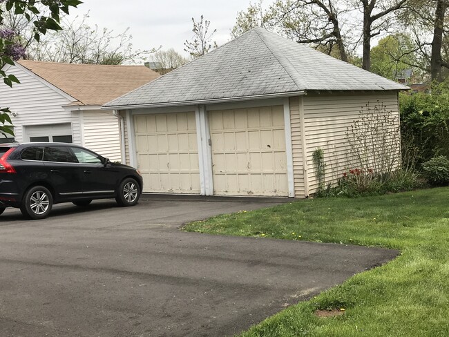 Building Photo - 42 Maplewood Avenue