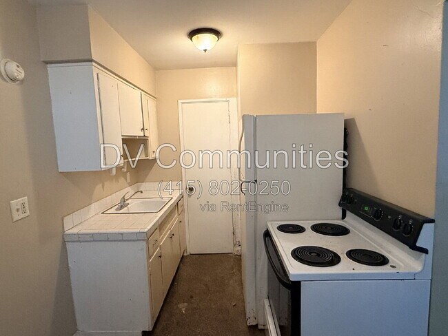 Building Photo - 1273 S Betty Ln