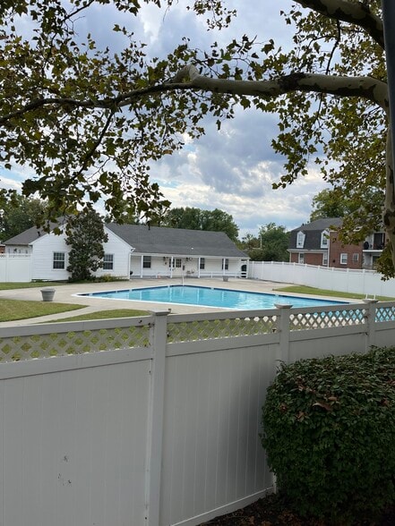 Community pool - 317 Homeland Southway