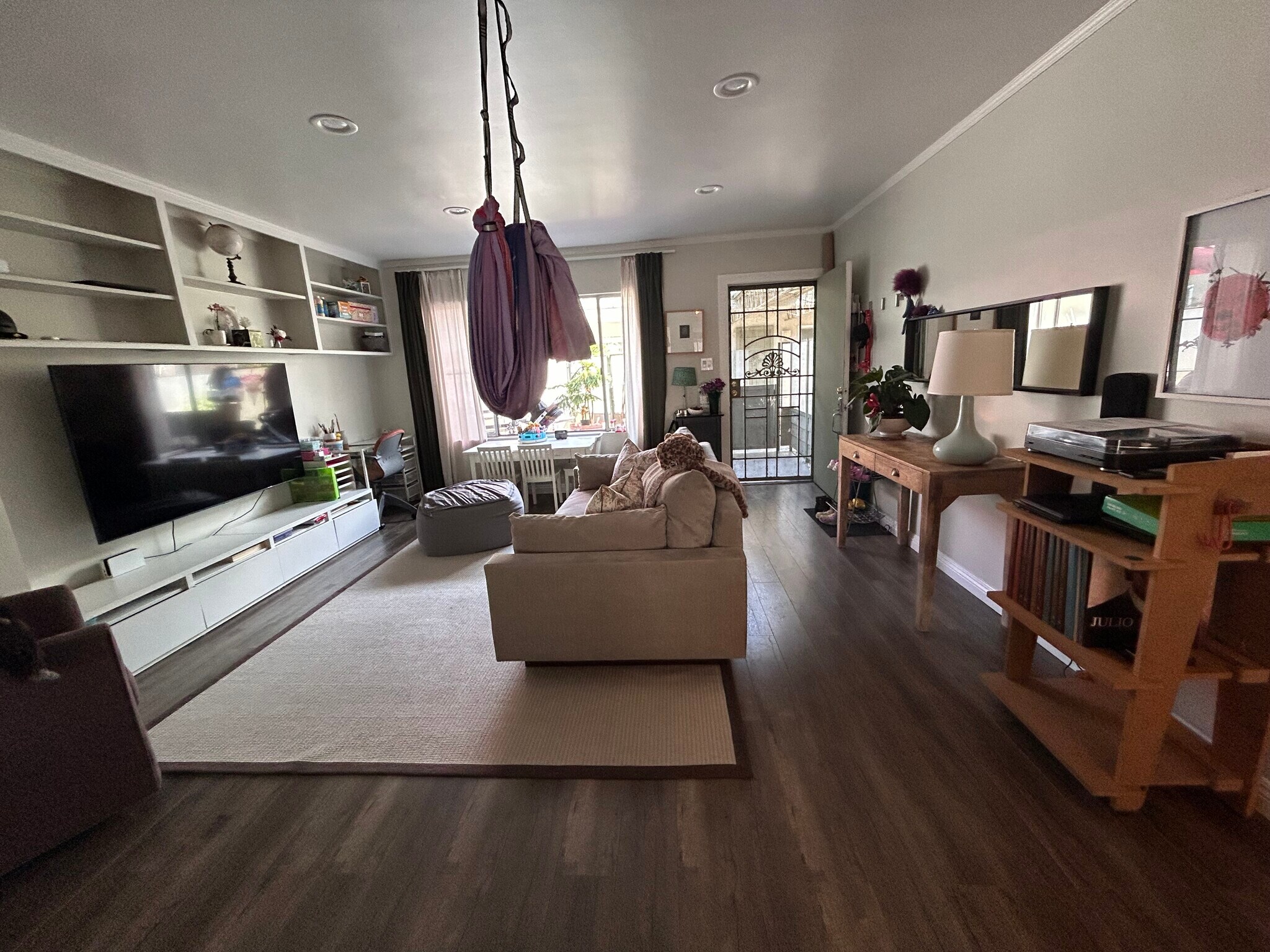 Building Photo - 800 N Eucalyptus Ave