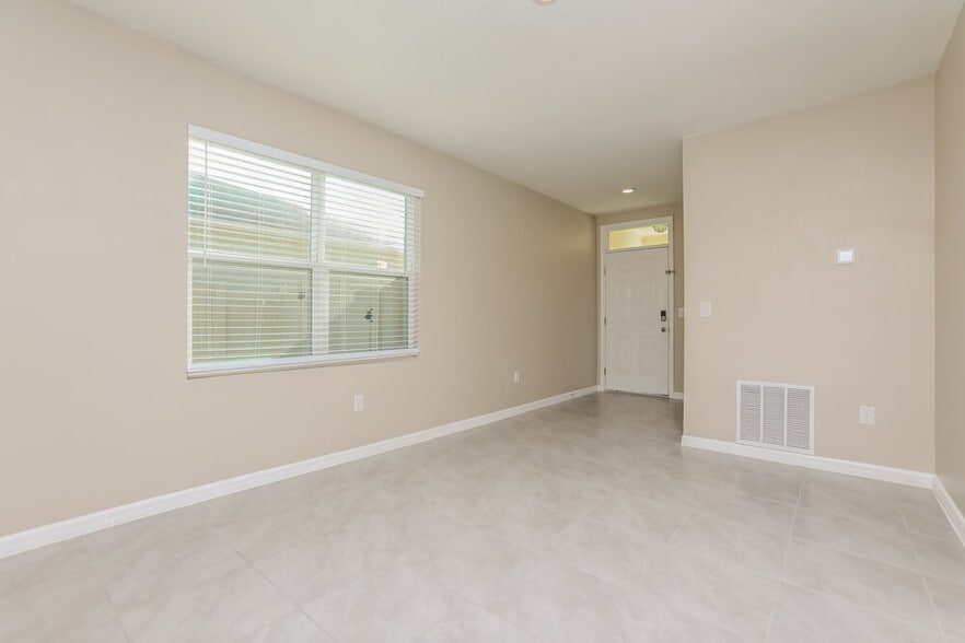 Building Photo - 3928 Silverstream Terrace