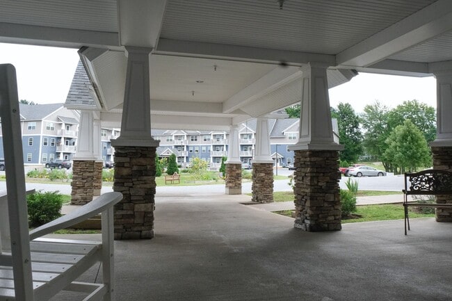 Building Photo - 2 bed, 2 bath independent senior living (55+ years of age) heat, hot water, & electricity include...