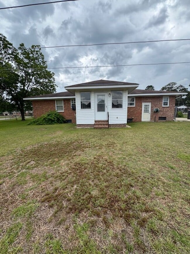 Building Photo - 709 Luther Dr