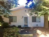 Building Photo - Cute 2BD Unit in Desirable McGillivray Neighborhood!