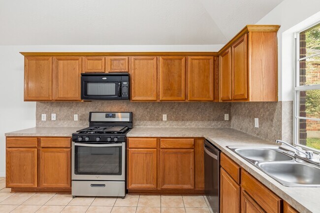 Building Photo - 4908 Summer Rain Dr