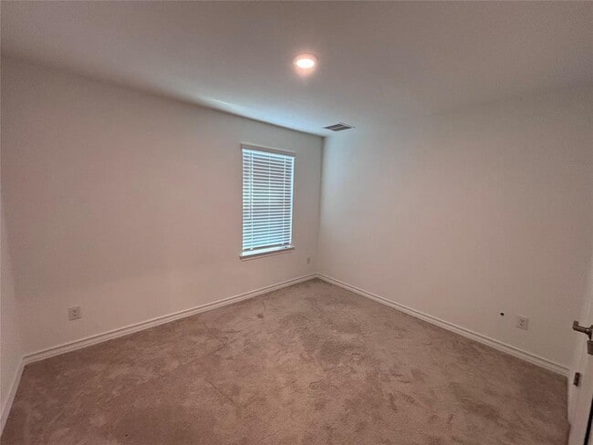 Building Photo - 562 Papaya Dr