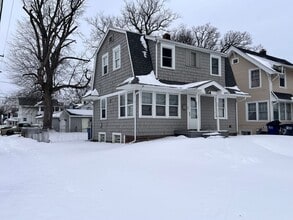 Building Photo - 3 Bedroom House