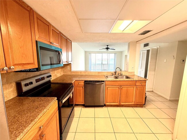 Building Photo - 1591 NE Miami Gardens Dr