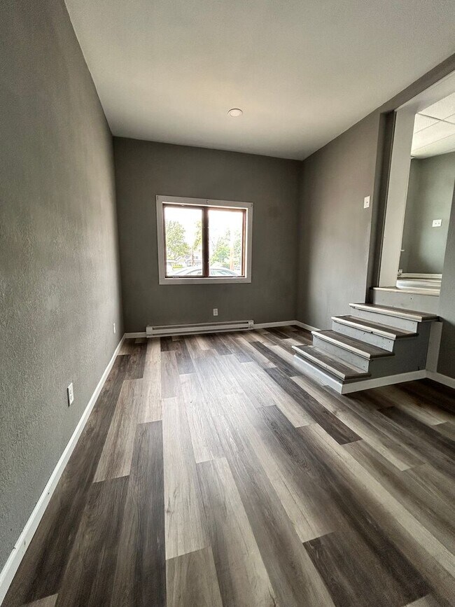 Building Photo - 110 E 4th Ave