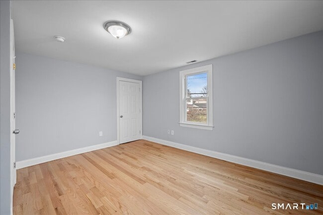 Building Photo - 38 Soundview Ave