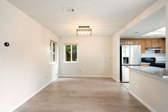 Building Photo - 4917 Aizenberg Cir