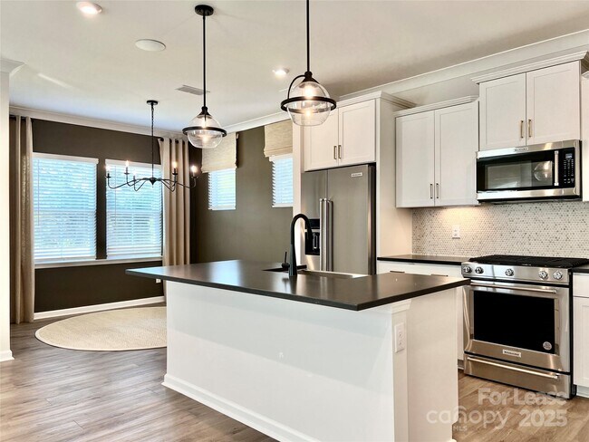 Building Photo - 15906 Parkside crossing Dr