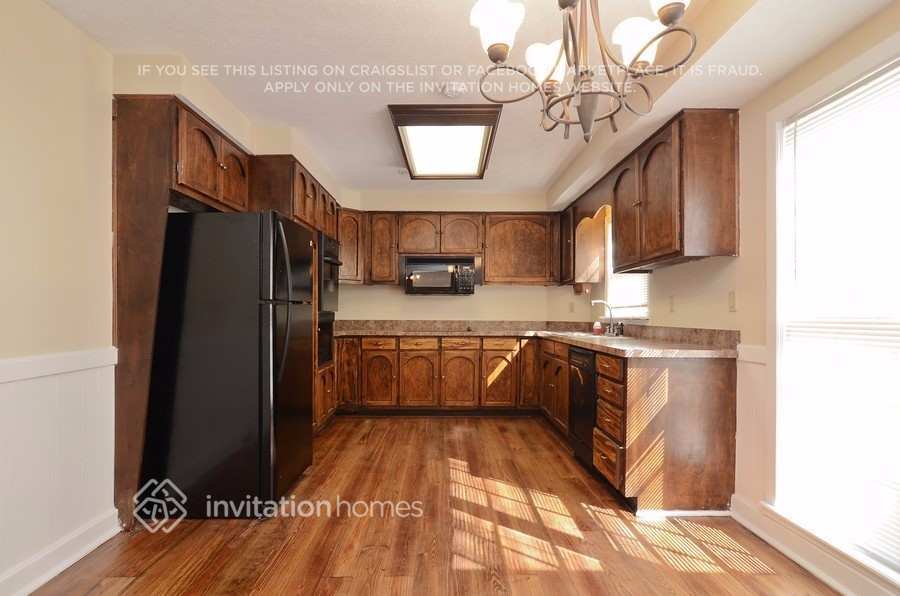 Building Photo - 6212 Shallowford Way