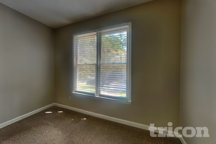 Building Photo - 39 Pine Grove Cir