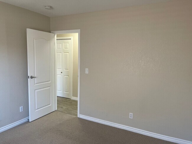 Building Photo - ***GORGEOUS SINGLE STORY BEAUTY IN THE HEA...