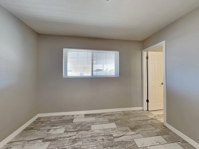 Building Photo - 7326 E Palm Ln