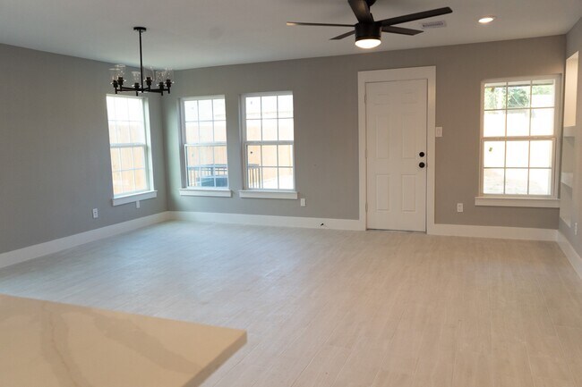 Building Photo - 6723 Cohn St