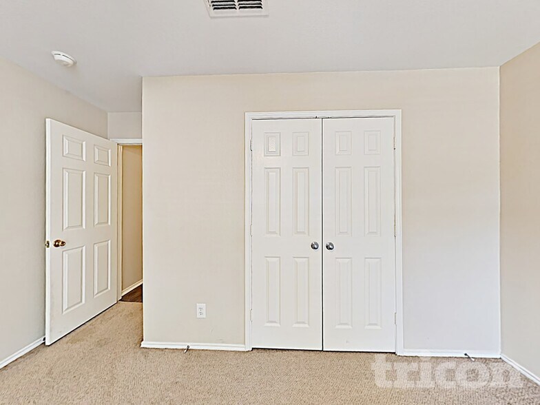 Building Photo - 1584 Sandhurst Dr