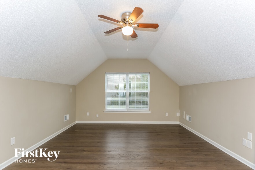 Building Photo - 16226 Greybriar Forest Ln